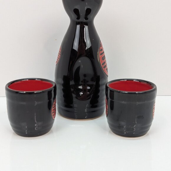 Saki Set 3 Piece Black and Red Ceramic 1 Tokkuri and 2 Ochoko - Picture 5 of 9